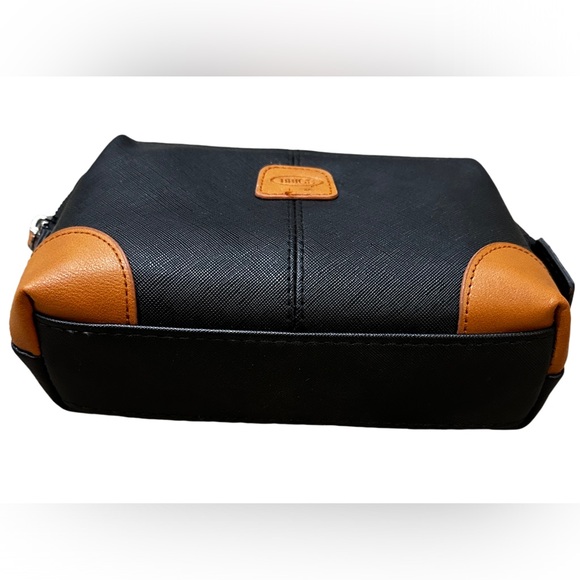 Bric’s Bag, Bric’s Toiletry Bag for Qatar Airways Business Class. - Picture 5 of 5
